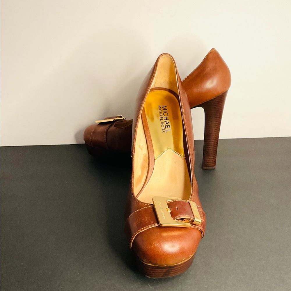 Michael Kors Cognac Brown Leather Platform Pumps Gold Buckle Size 8.5